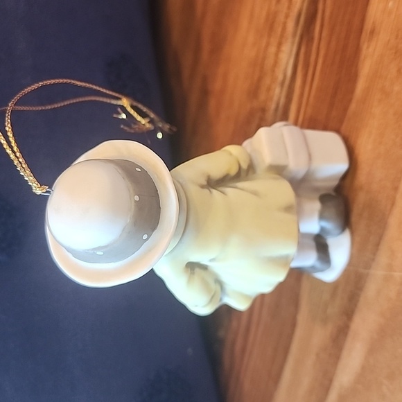 1996 Kim Anderson Verkerke Christmas Ornament Enesco Girl With Gift 201561 - Picture 3 of 6